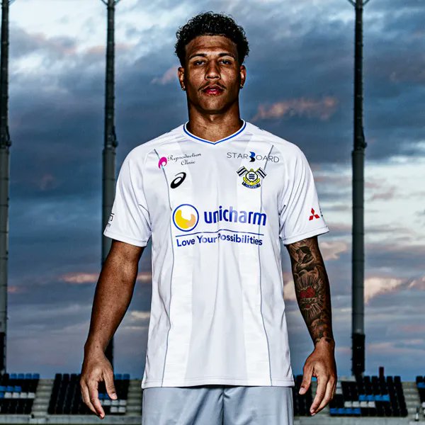 FC今治 2024ユニフォーム発表。 1stは海原を突き進む船の航跡波