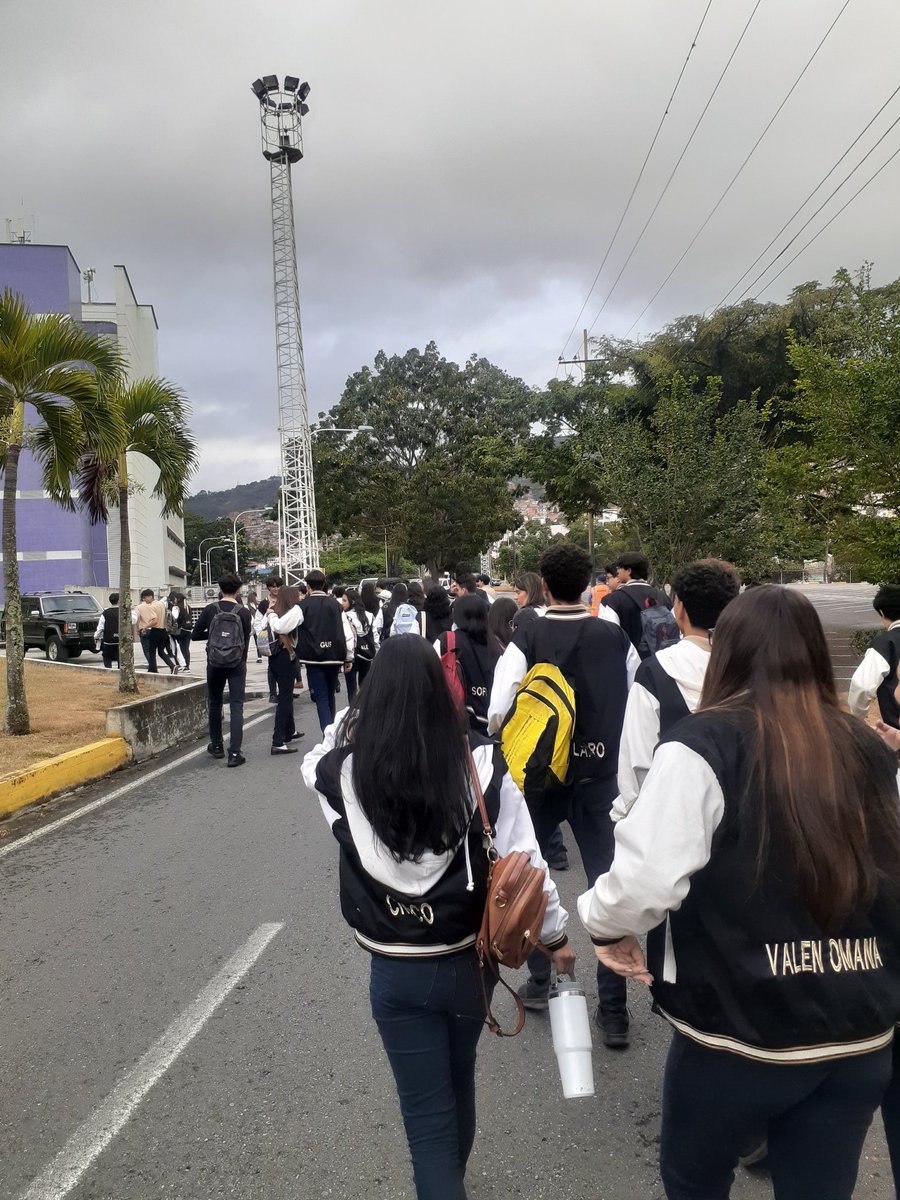 STVcaracas's tweet photo. Hoy los estudiantes de 5to año del @STVcaracas realizan una visita guiada @enlaucab https://t.co/dHpedWKvod