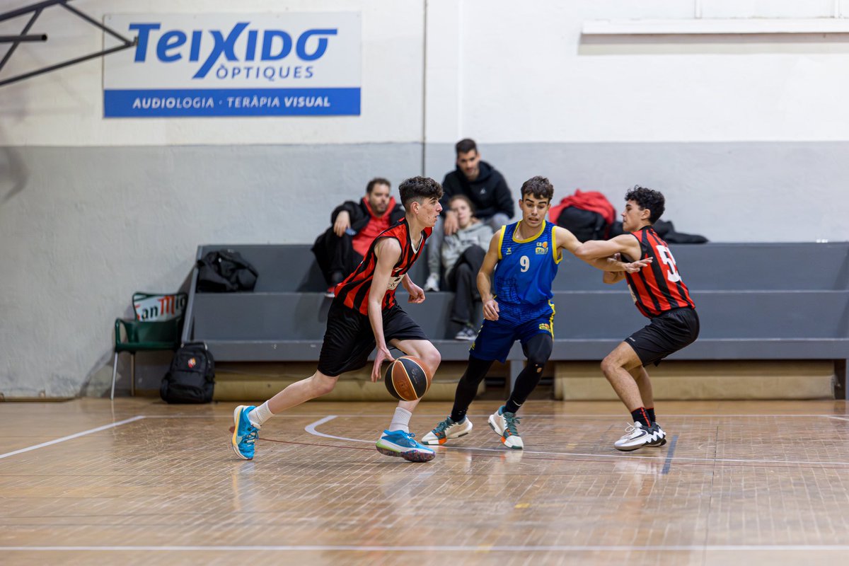 Imatges del partit del nostre Júnior Masculí davant del <a href="/CbSalou/">CB Salou</a>