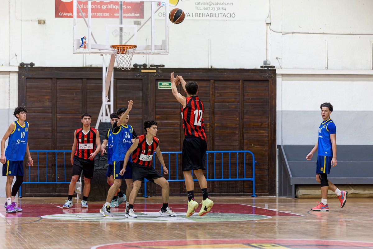 ReusBasquet tweet media