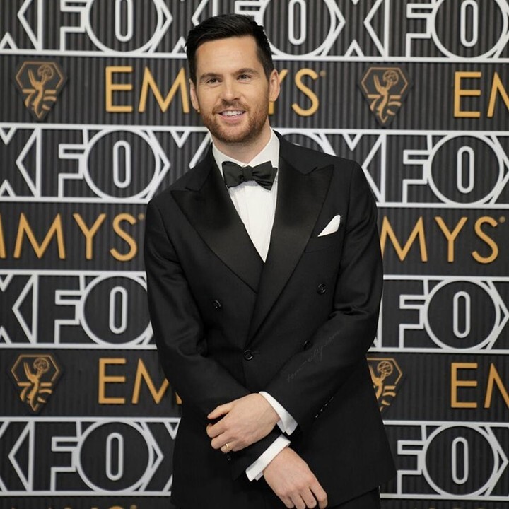 TomRileyNews's tweet photo. Tom Riley & Lizzy Caplan looking gorgeous on the red carpet for last night's Emmy Awards. #tomriley #lizzycaplan #shewasrobbed https://t.co/WPZUhKU1tU