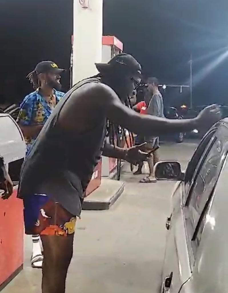 #Jamaica #India #Miami Universe Boss @henrygayle buys gas for everyone at the gas station @jamaicastar