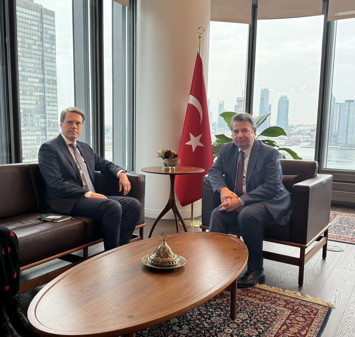 Ambassador Önal met with the Representative of Slovenia to the UNSC Ambassador Samuel Žbogar and discussed the priorities of both countries corcerning SC agenda. @Samuel_Zbogar @SLOtoUN