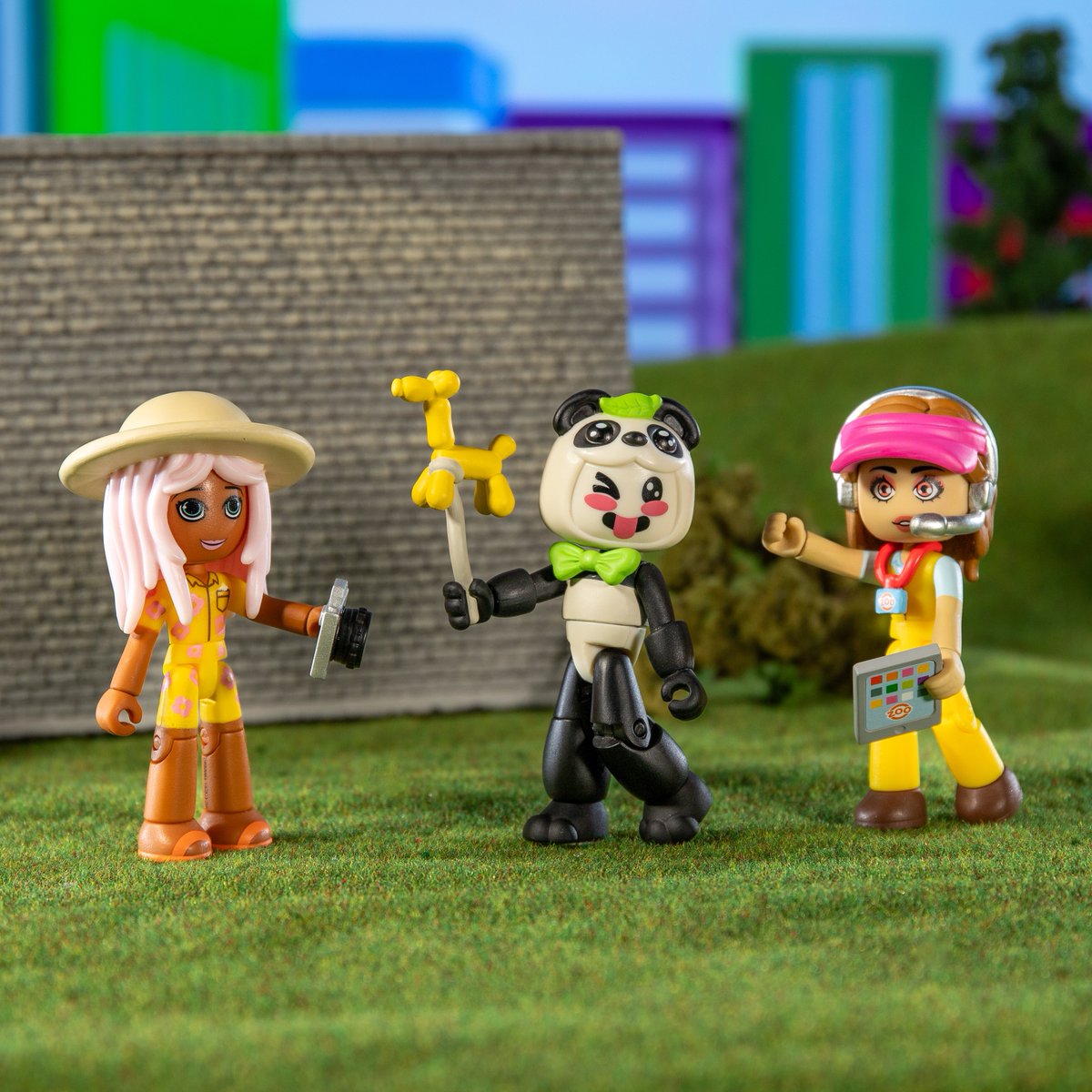 Living their best life at the Zoo, these DevSeries Livetopia Multipack Figures know how to have a good time! Get yours in store at Target today, or explore the rest of the collection online: links.jazwares.com/DevSeriesAMZ #DevSeries #Livetopia #ItsYOURWorld #Jazwares