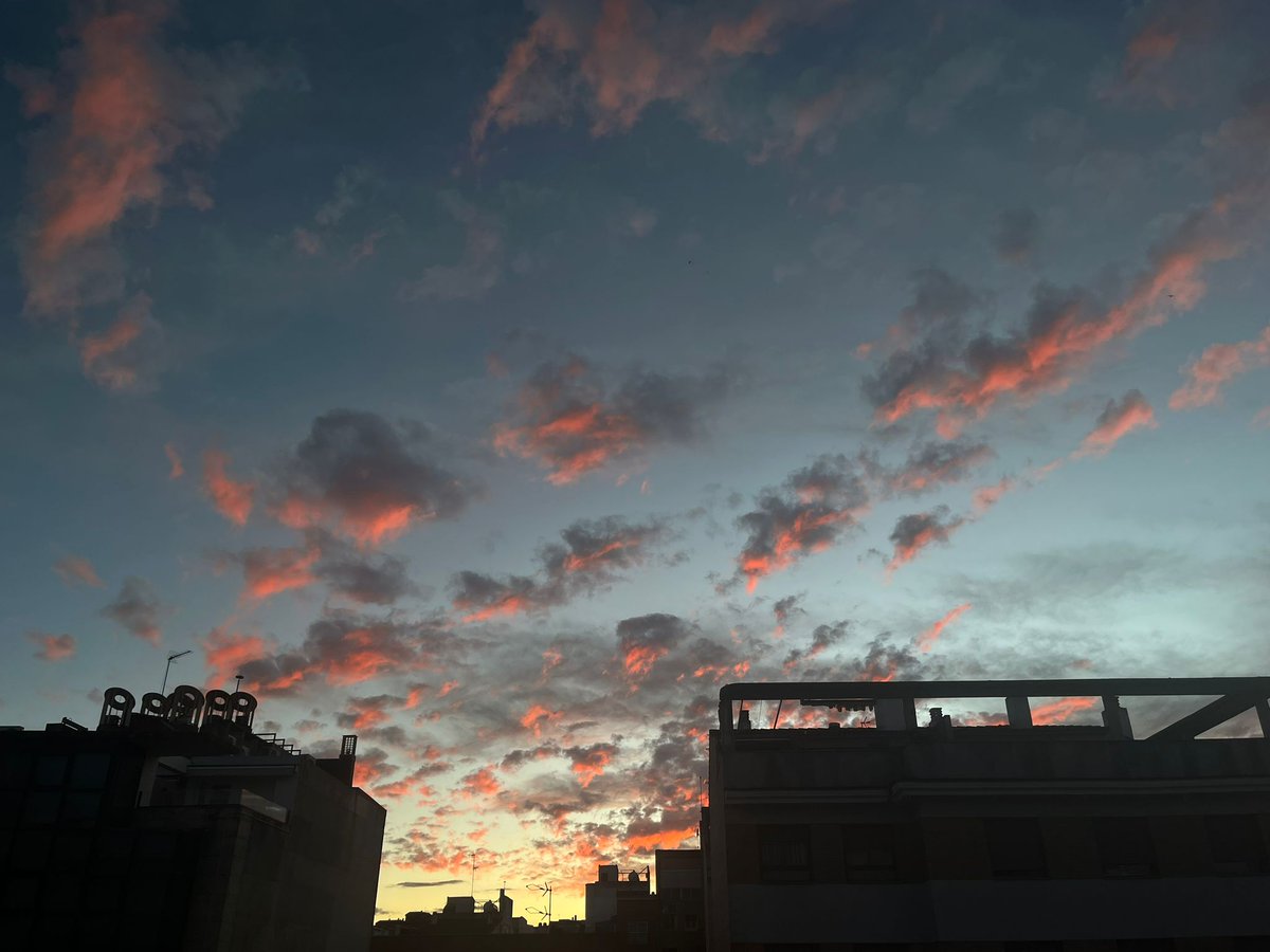 Antes de que se encienda el alumbrado navideño. #atardecer
#Cáceres
#Estremadura