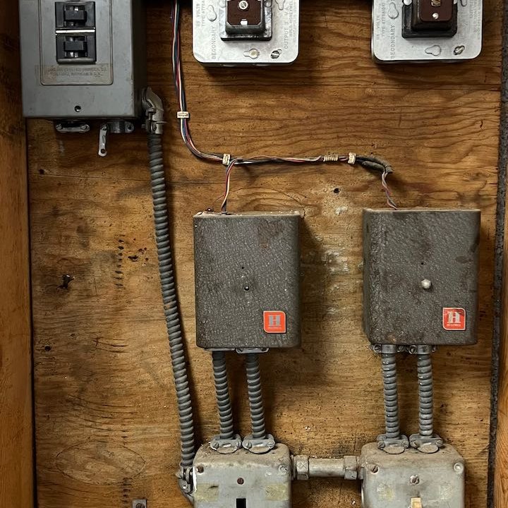 wbtcassessors's tweet image. Outlets, Wiring, Circuit Breakers, and Code Compliance

#WBTC3
#ElectricalSystem 
#CommercialDueDiligence
#CommercialBuilding
#CommercialInspection