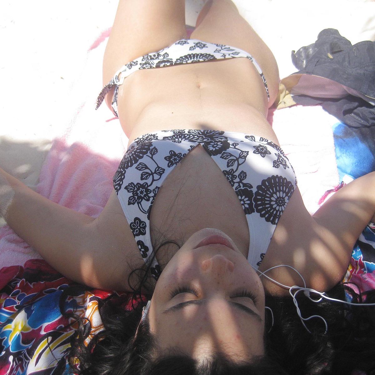 carolangulito's tweet image. #trowbackthursday in my 18s -20s year old 🤣love to save this pictures to have as a reminder that times goes fast 
•
•
#reminder #bikini #swimwear #fun