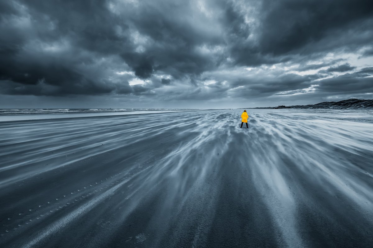 🤩Een prachtige foto van dit strand!💫 De lange sluitertijd zorgt voor mooie lijnen in het zand en de persoon in het geel zorgt voor een prachtig contrast.📸
Gefeliciteerd ArjanSijtsma met deze Foto van de Dag!🏆

Bekijk meer mooie foto's op: zoom.nl/profiel/arjans…