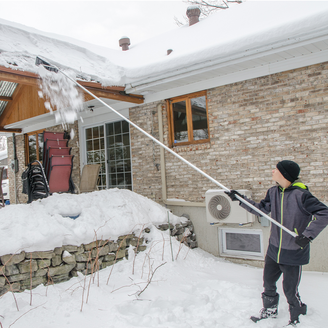 SapowithAgency's tweet photo. When the snow piles up, remember that just four feet of the fluffy stuff could stress the average roof. Clearing it off with a roof rake can help you protect your home. https://t.co/DBqB99J4GL