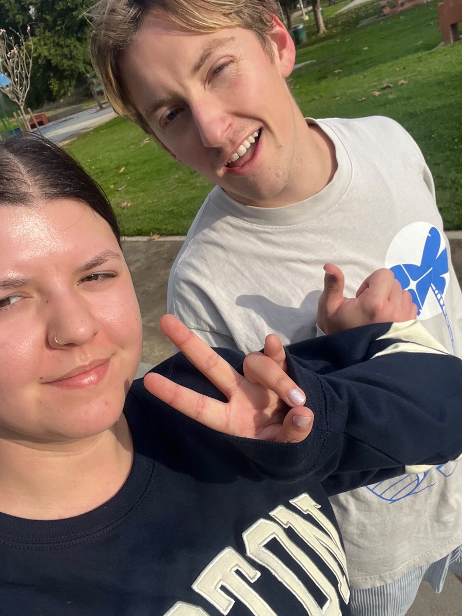 sweatingagain's tweet image. #sweatingagain with my marathon runner bf who kindly ran my recovery run with me at a 12min pace. And was I embarrassed? #NO ! There is #nothingwrong with being a beginner or running #atyourpace 🫧🌈