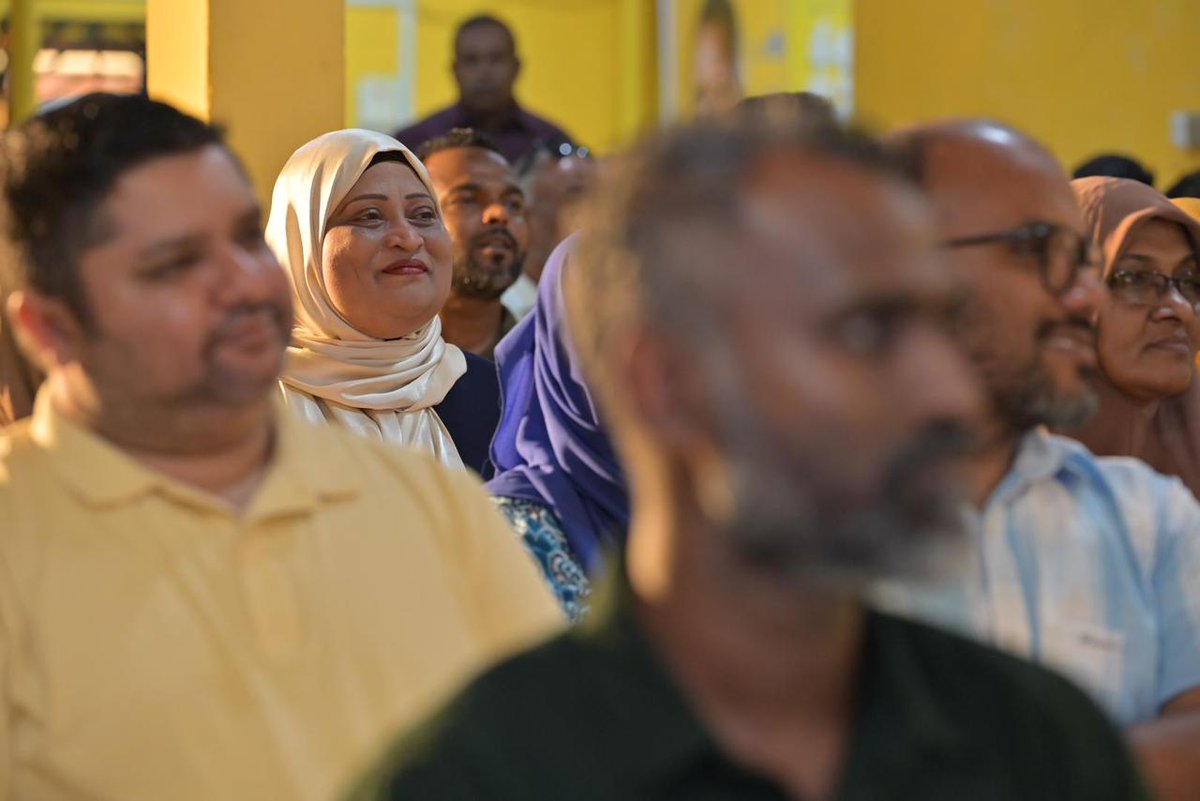 adduXfiles's tweet photo. " Eh kolhugai thibbas adhi idhikolhu kolhugai thibbas MDP in raajjeyge minivan kameh uni kaneh araa fadha kameh nukraane"
Ex #UNGA76Th President + Ex Dhivehi haarijee vazeeru @abdulla_shahid 
vaahakafulhu dhekkun
#HapsNow https://t.co/4lB7t5QLyD