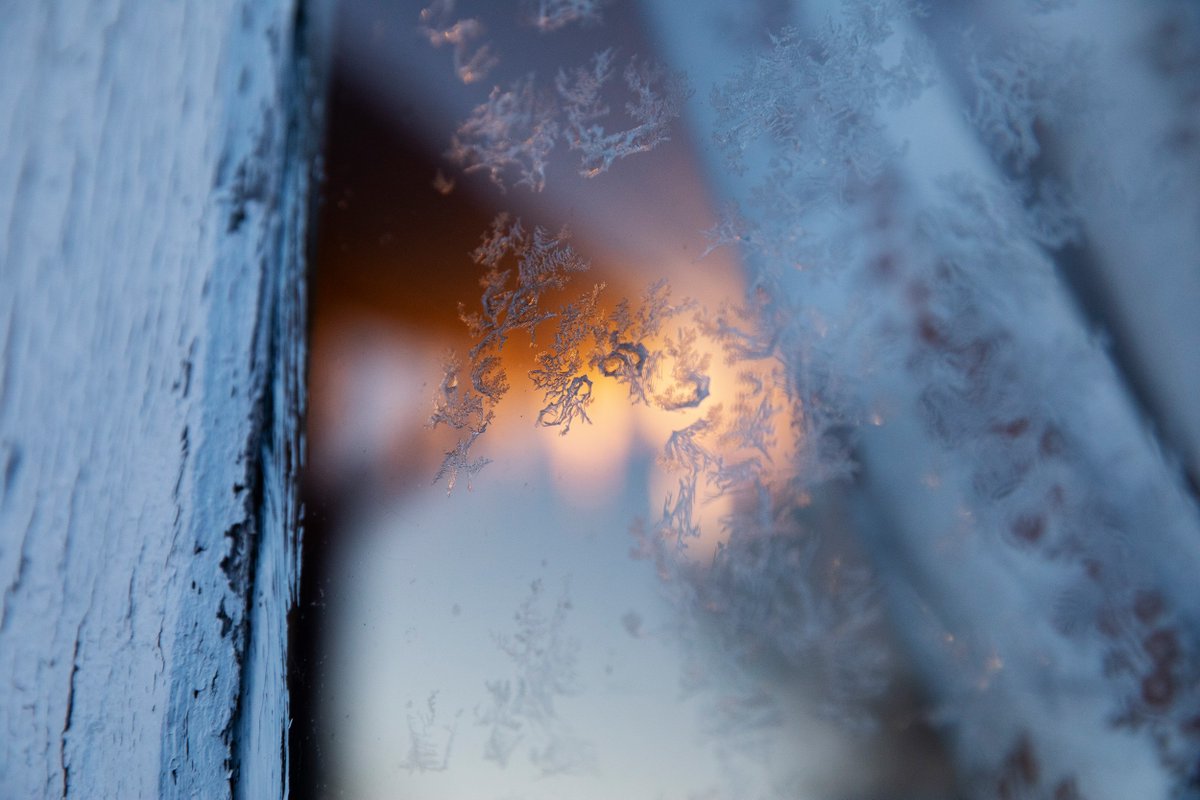 OSSahko's tweet image. Pitkä pakkasjakso aiheuttaa haasteita sähkön riittävyydelle. Jokainen voi omaa kulutustaan pienentämällä torjua sähköpulan uhkaa. Lisää ajankohtaisesta tilanteesta nettisiuvuillamme:
oulunseudunsahko.fi/kategoriat/aja…