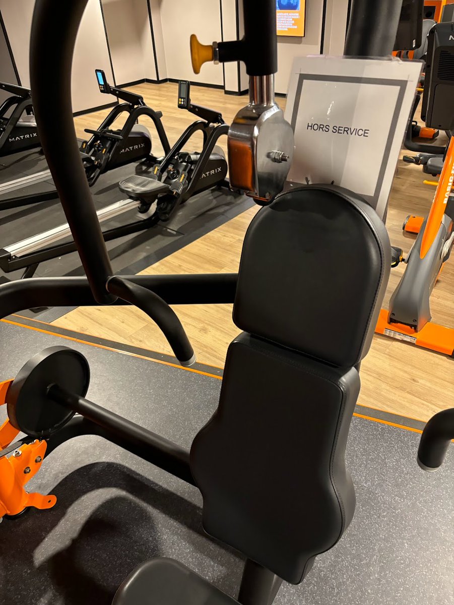 First time I've been asked to open my gym bag at the reception and show that I have a towel. Very bizarre. Then see people without towels using the equipment. So, perhaps a better idea for the staff to walk around the gym <a href="/BasicFitFr/">Basic-Fit France</a> - Dupleix + please fix these