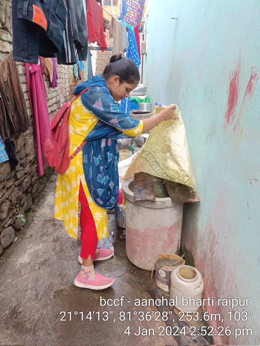 MistyBharti's tweet image. एंबेड प्रोजेक्ट फैमिली हेल्थ इंडिया टीम रायपुर क्षेत्र में  चौपाल के साथ संकुलन में भाग लिया और डेंगू मलेरिया से बचाव की जानकारी दी। संकुल में सिकल सेल टेस्ट किया गया  @Avdheshsingh_ @RaipurDistrict @sksomya @rajesh_amh #Embed2EndDengu #Embed2EndMalaria #DengueFreeImdia