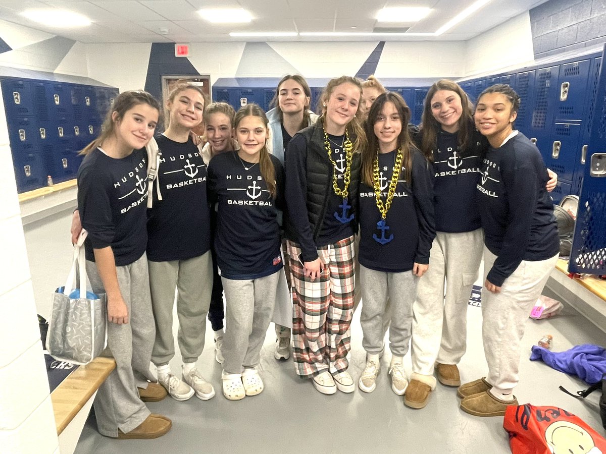 ky1123's tweet photo. Congrats to our 7th and 8th grade “Explorers of the Game” vs Wadsworth!
7th grade: Def: Sofie / Off: Laura
8th grade: Off: Claire / Def: Chloe
#RollHud @TheHillPE @RollhudH https://t.co/jT5nFeYQMb
