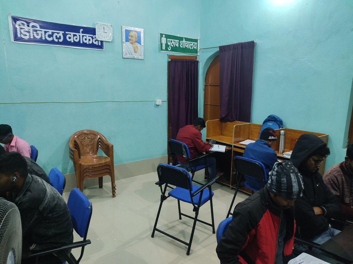 brlps_araria's tweet image. अररिया जिले के नरपतगंज प्रखंड में जीविका दीदियों द्वारा संचालित सामुदायिक पुस्तकालय- सह्- करियर विकास केंद्र में अध्ययनरत छात्र। यह केंद्र छात्रों के लिए वरदान साबित हो रहा है। @brlps_jeevika @IPRD_Bihar @DAY_NRLM #CommunityLibrary  #Jeevika