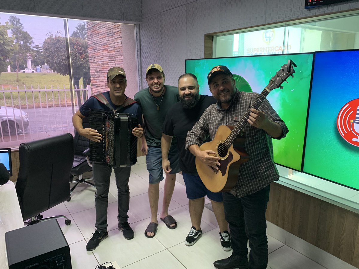 leodeoliveiracn's tweet photo. @CauaAlvesReal no programa Léo de Oliveira @romafmcn https://t.co/UEHd468ZJE