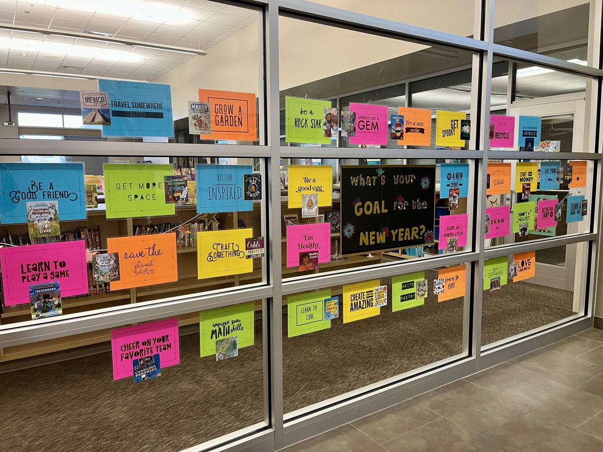 thegoodread's tweet photo. My #NewYear display is up! What do you want to #learn and how do you want to #grow this year? #library #librarydisplays #newyearresolutions #NewYearResolution https://t.co/dcdtIlT1eC