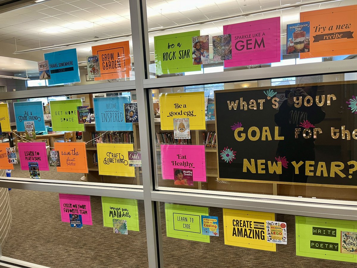 thegoodread's tweet photo. My #NewYear display is up! What do you want to #learn and how do you want to #grow this year? #library #librarydisplays #newyearresolutions #NewYearResolution https://t.co/dcdtIlT1eC