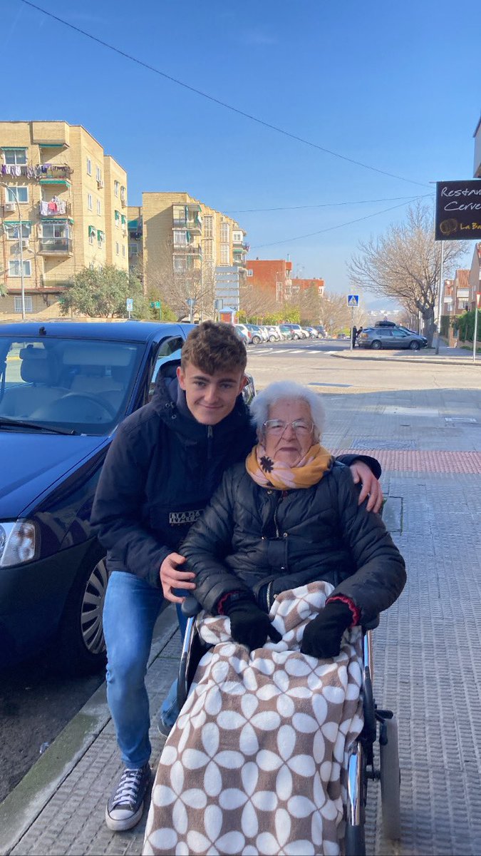 vvictor_12's tweet photo. Hoy estoy muy triste, Marciala nos ha dejado a sus 96 años. Al igual que a mi, a mi vecina Marciala la habían dejado sin casa y hoy desafortunadamente ha fallecido sin casa. Estuvo 1 año viviendo en un hotel y cuando @IdiazAyuso decidió dejar de pagárnoslo, se tuvo que ir https://t.co/86Ev60aj3T