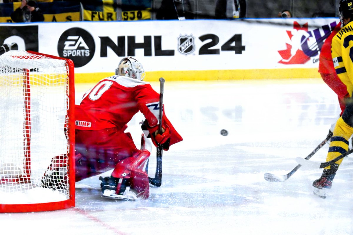EricReder's tweet photo. Sweden on to the final!  
But I'm still searching for @HLundqvist ! Sure would love to get an autograph in the town where he started setting records! #WorldJuniors https://t.co/xS1pJb91fk