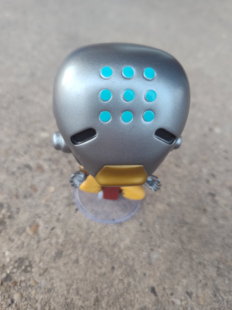 vastzaba's tweet image. loser