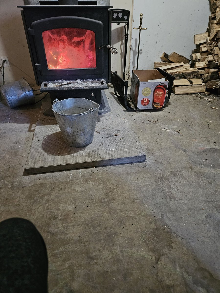 DaDfnoodle's tweet photo. Gotta love a warm fire 🔥 😍 https://t.co/ZRY0TMOFuv
