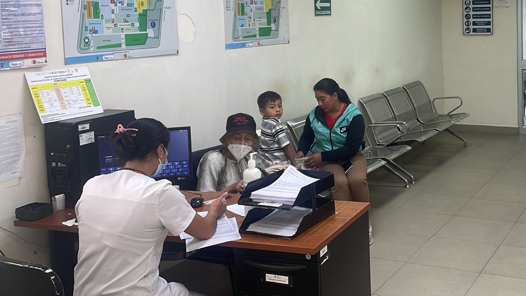 Salud_Loja's tweet photo. El Hospital de #Vilcabamba cuenta con los servicios de especialidad de: medicina interna, endodoncia, cirugías de baja complejidad, ginecología, farmacia, emergencia 24/7, laboratorio y rayos x.  Con esta cartera garantizamos la atención de nuestros usuarios.
#EINuevoEcuador https://t.co/i1A2y3xTAY