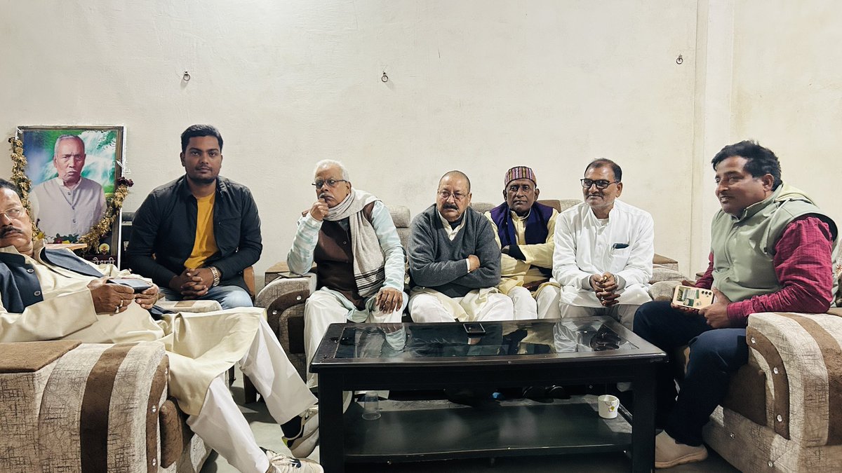 amardeepkrIND's tweet photo. आज सुपौल कांग्रेस के प्रभारी श्री तारानंद सादा जी मेरे आवास पर प्रेस कांफ्रेंस के दौरान एवं जिला कांग्रेस कमेटी के अध्यक्ष प्रो बिमल कुमार यादव सहित अन्य पदाधिकारीगण। https://t.co/6yut9Lqib3