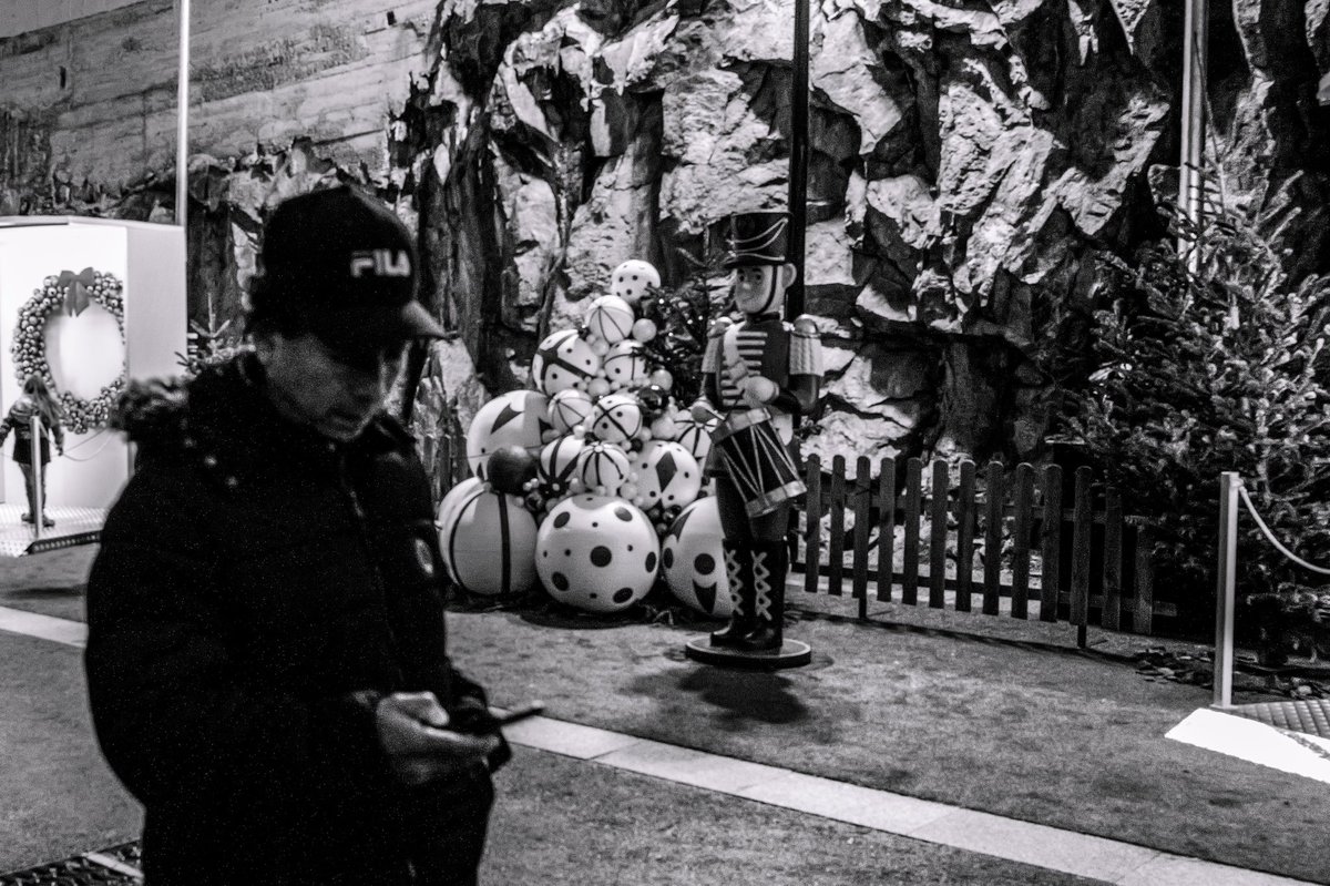 stevecorwood's tweet photo. We’ve started the year off with a ski break.

I’ve started to find my love for photography again. Finding creativity and looking at things differently.

There’s something awesome that I just get lost in it.

Here’s a few black and white shots from last night 

📍Andorra 

#Andorra #streetphoto #travelphotography #bnwphotography
