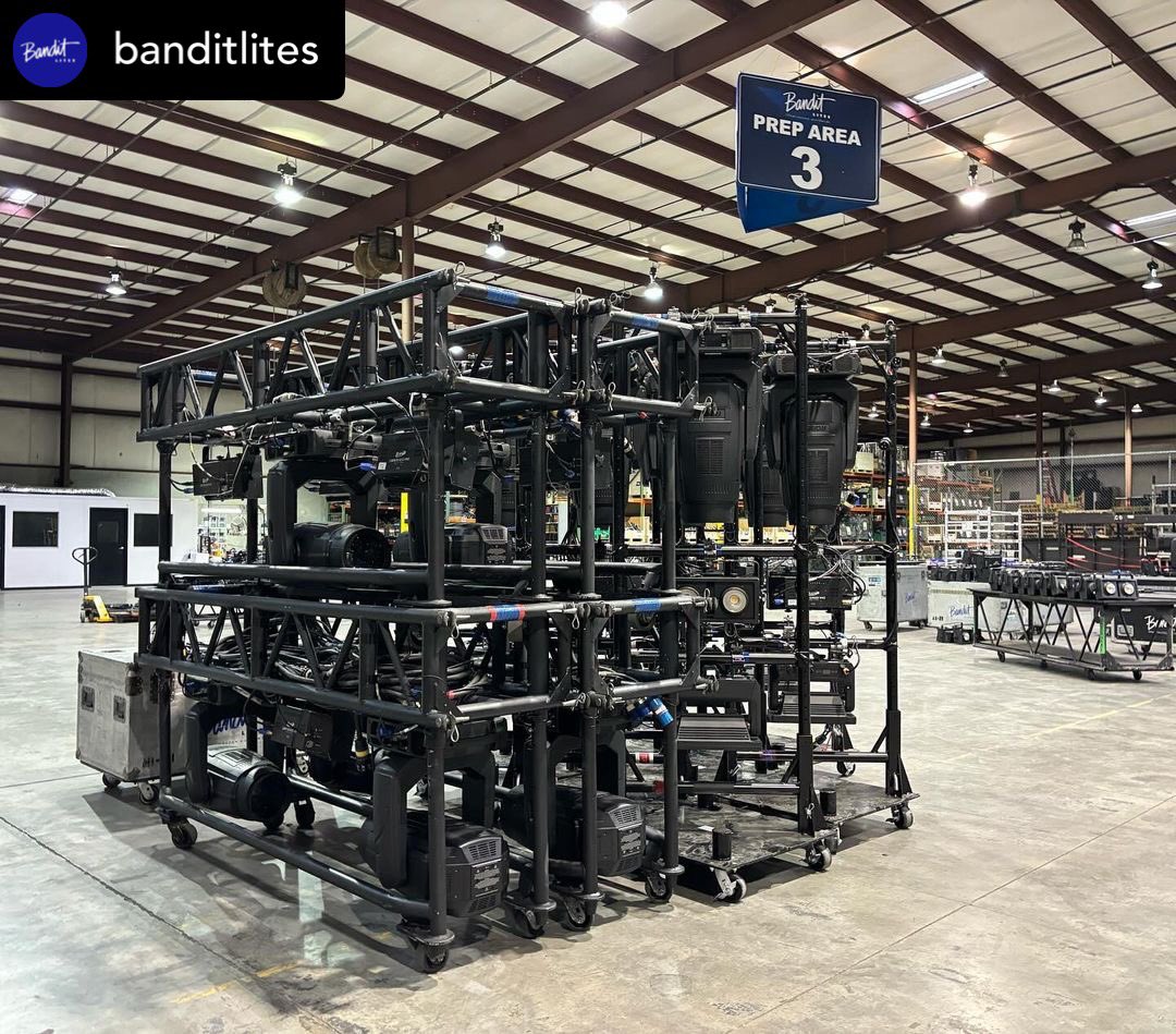 More scenes from the @BanditLites #shoplife on a #TechThursday with @Robelighting #BMFL luminaires ready to roll out!

#therobeway #robelighting #robeintherig #banditlites #techlife #lightingtech #lightinglife