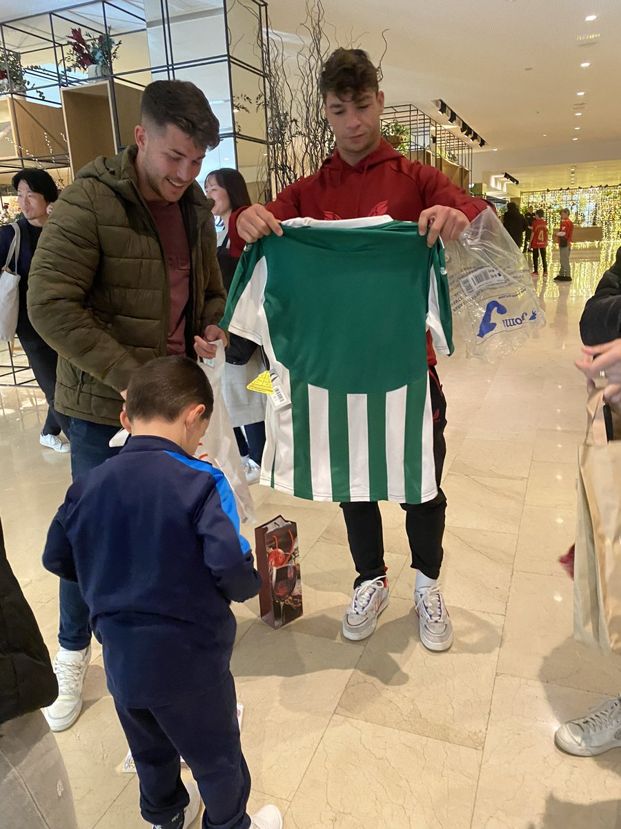 Los nervios desde el día que nos escribió, fueron apagados por una vergüenza infinita en este momento único. MUCHAS GRACIAS <a href="/olitorres10/">Óliver Torres Muñoz</a> por la oportunidad de conocerte y por el regalo, mucha suerte en tu futuro, las personas como tú merecen todo lo bueno que les pase! ❤️