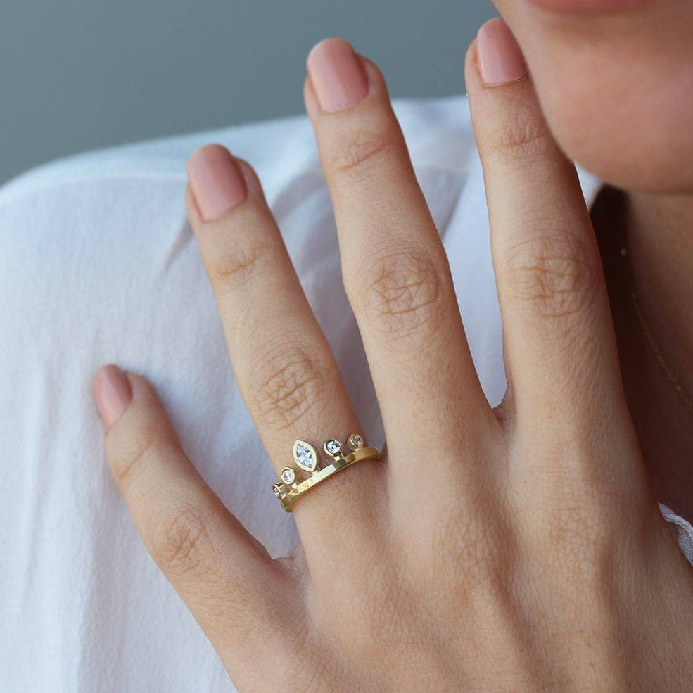 SillyShiny's tweet image. Unmissable! Check out this Marquise Crown Tiara Unique Eternity Ring .
sillyshiny.com/products/marqu…
#sillyshinydiamonds #DiamondStacking