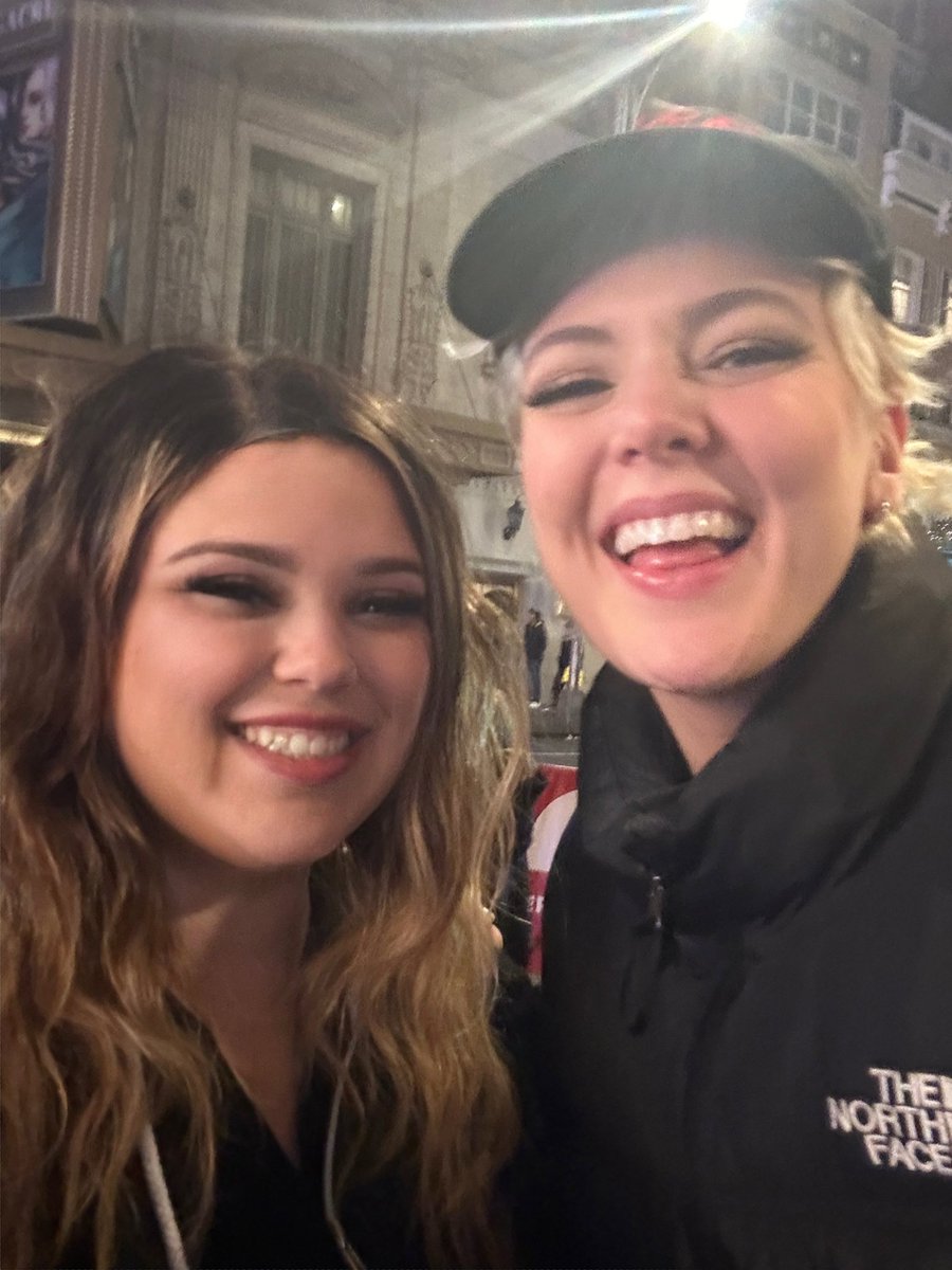 hexxedspell's tweet photo. @BettyWho @hadestown being the sweetest human on this Earth.  🫶🏻 https://t.co/9e5mLNwWx4