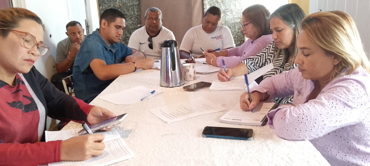 Zonaeducadelor1's tweet photo. iComenzamos 2024!
Plenos de alegría, planes, metas y objetivos,  recibiendo lineamientos del Pte @NicolasMaduro y Min @_LaAvanzadora @MPPEDUCACION inicio del 2do lapso pedagógico y Misión Venezuela Mujer @asnardors_
@FlorvidiaLaya #PuebloEstableYEnPaz https://t.co/RdsMSyOl8Q
