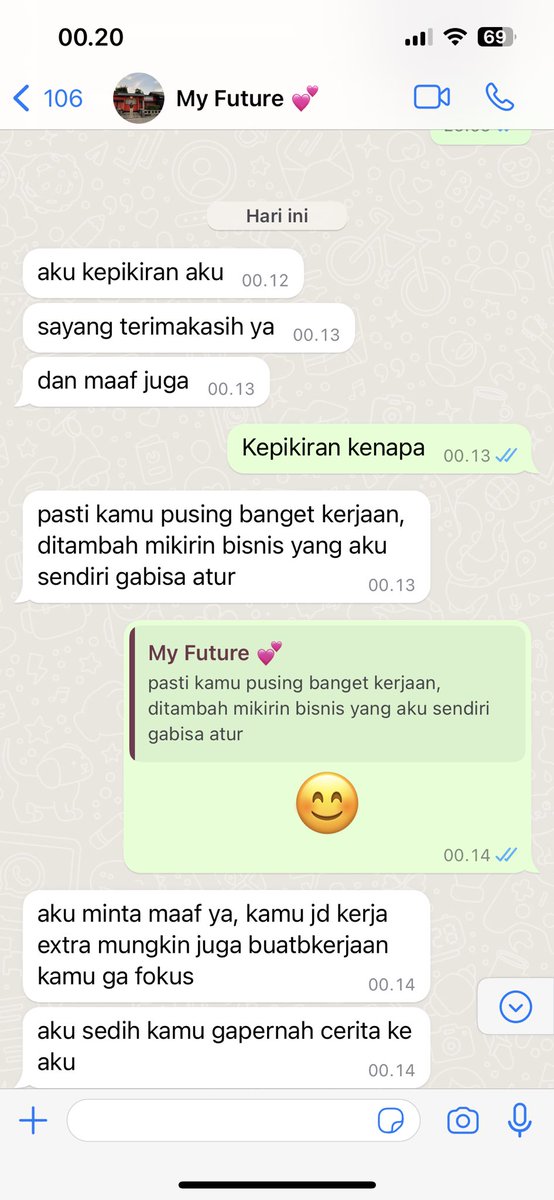 ZEN_Hanif's tweet photo. Ga ada angin ga ada hujan, berantem juga engga tiba tiba chat gini gara gara dia lagi main sama temen temen kerja ku dan mereka bahas seberapa setress nya kerja di posisi ku🤣🤣 https://t.co/ketDslqVkf