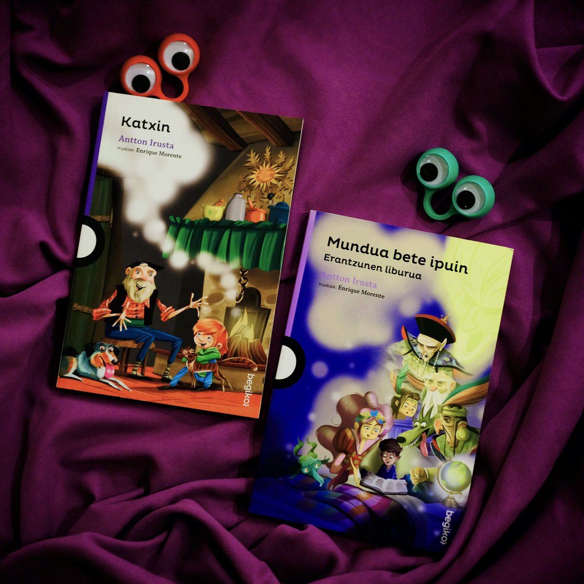 📖 Urte berria irakurketa ederrekin hasi dugu Begikon. Ez al da une aproposa lagun eta senideekin kontakizun laburrak partekatzeko? Antton Irusta idazlearen ipuin-bilduma hauekin ziur izango duzula zer kontatua zure hurrengo hitzorduan.

begiko.com/egileak/antton…