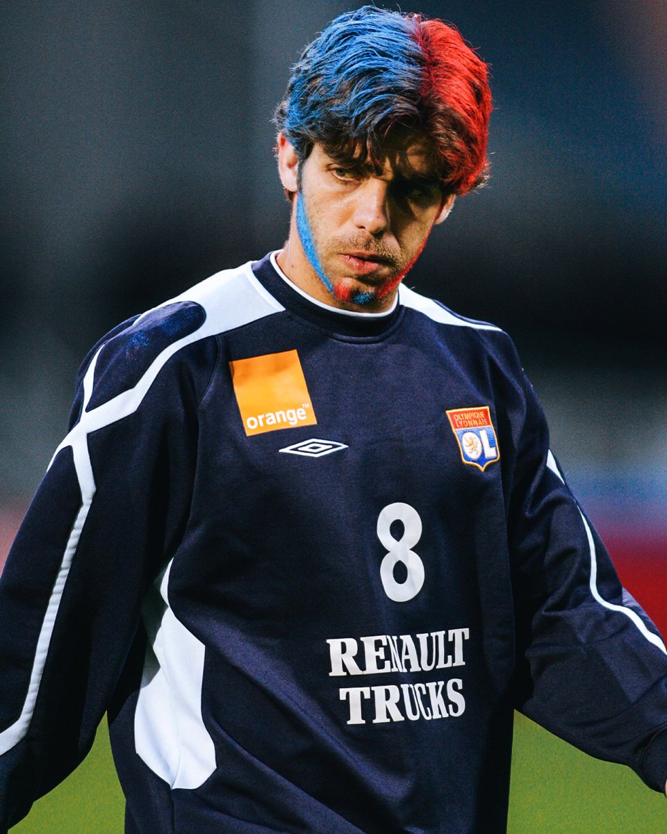 Ligue1_ENG's tweet photo. Juninho 🇧🇷❤️💙 https://t.co/TzJmJqUCWb