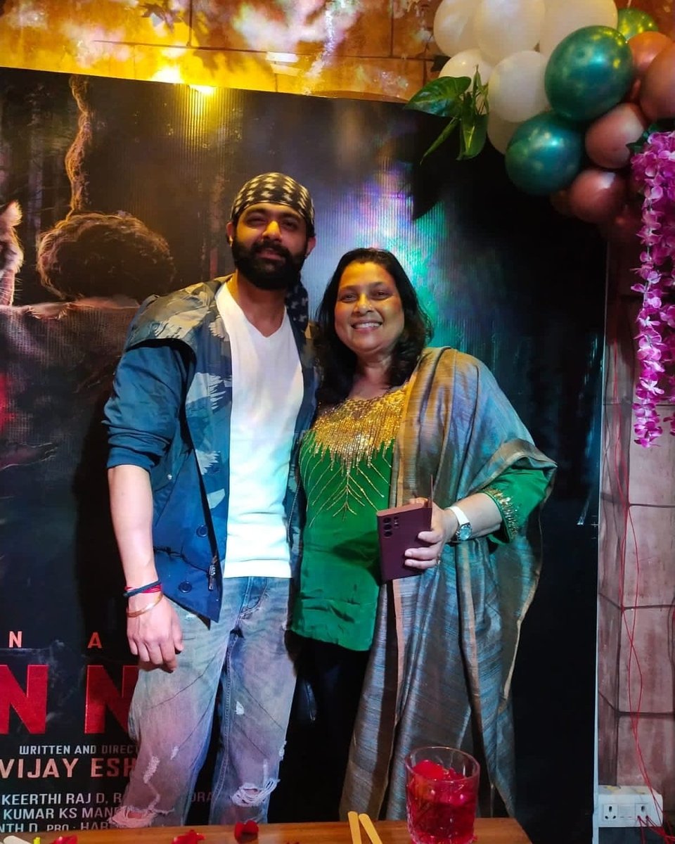 RaannaFans's tweet photo. #sandalwood #sandalwoodadda #kannada #kannadafilmindustry #kannadaactress #kannadamovies #kannadasongs #kannadathi 
#kannadahero  #onduoorali #ekloveya #meetmadona #raanna #prem @directorprems @RakshithaPrem  @iamraanna #Appu #Kiccha #DBoss #Yash #KicchaBOSS #YashBOSS #dbossfans https://t.co/PT07DUlhTl