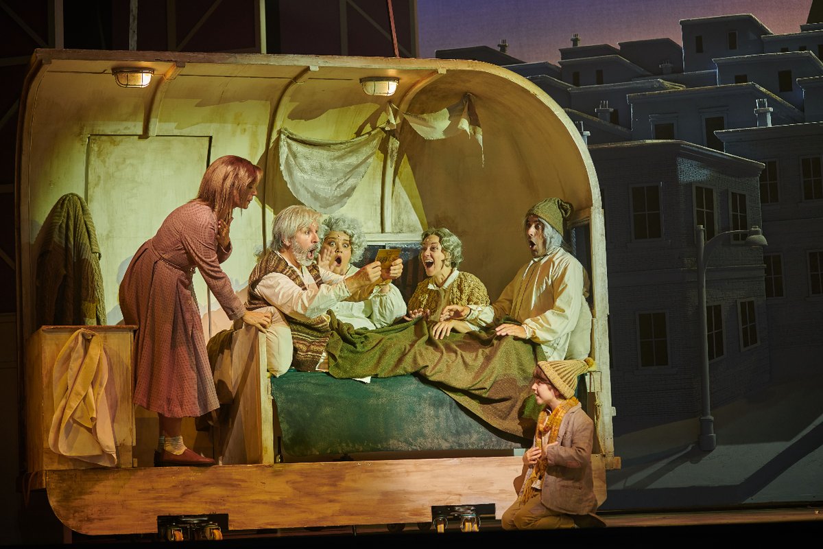 CulturaVLL_'s tweet photo. Arrancan los pases para "Charlie y la fábrica de chocolate", el musical en @TCalderonVLL
¿Aún no tienes tu ticket dorado? ¡Casi no quedan entradas!
🎫 https://t.co/m4j2Yv1vpJ
#charlieelmusical #teatrocalderon #culturavalladolid #valladolid #ciudaddeencuentro https://t.co/JpCgr26V84