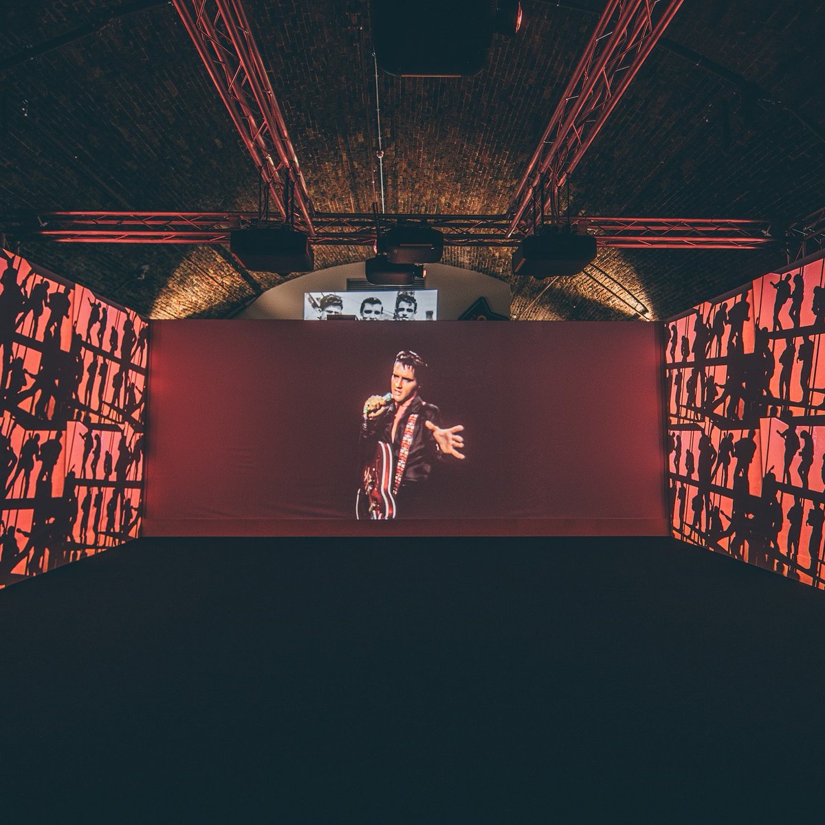 A special evening with The King of Rock ‘n Roll… Did you know that Arches London Bridge can be hired out for private events? ⚡ Link in bio to find out more. #workparty #partyvenue