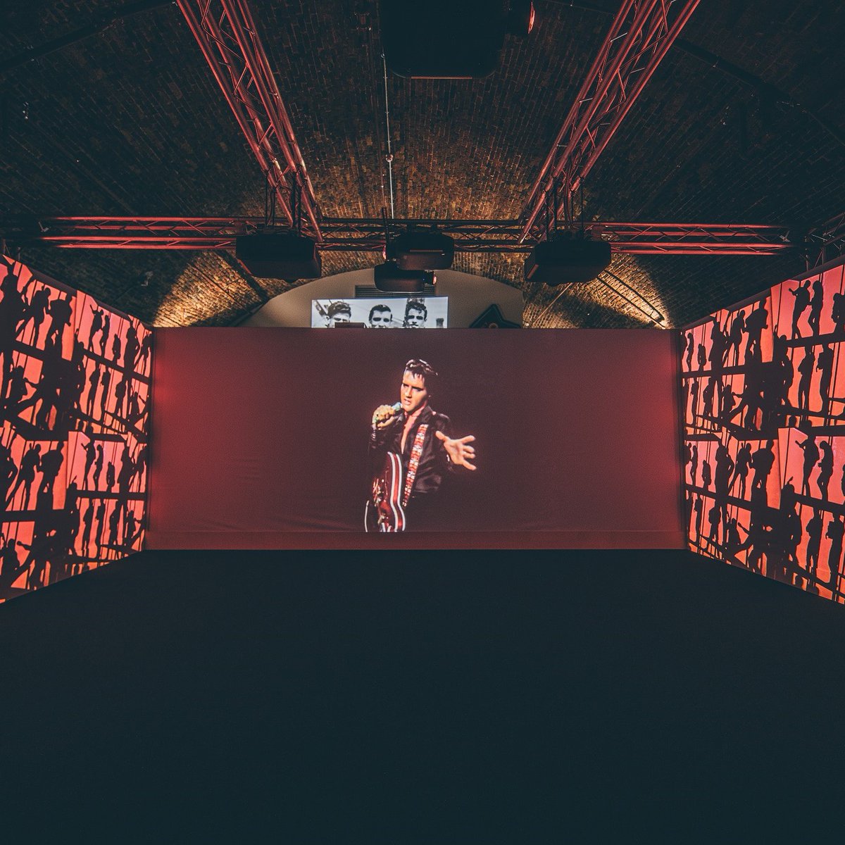Arches_LB's tweet photo. A special evening with The King of Rock ‘n Roll…

Did you know that Arches London Bridge can be hired out for private events? ⚡

Link in bio to find out more.

#workparty #partyvenue https://t.co/8TO8MQH9JO
