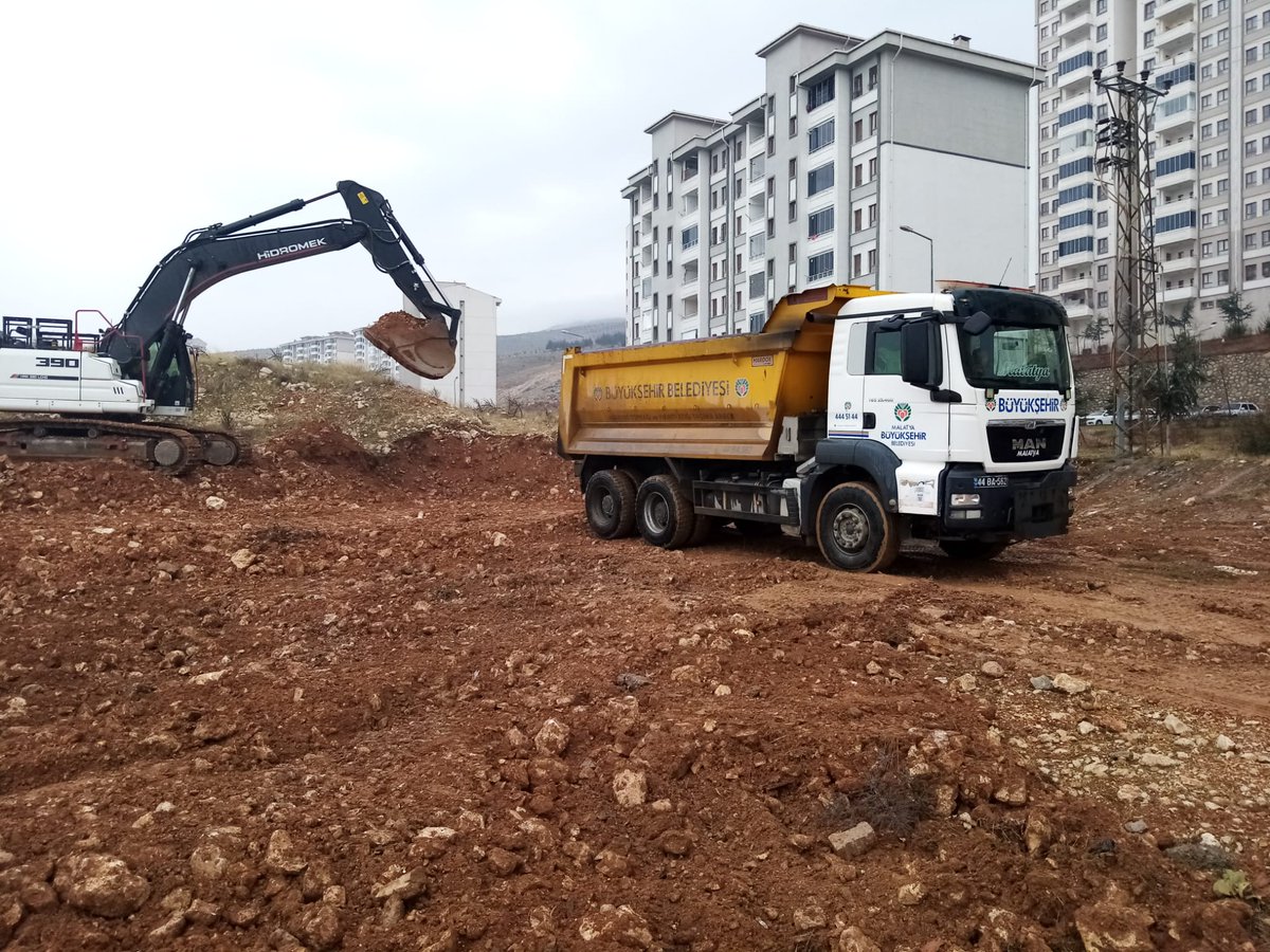 malatya531knt's tweet photo. Mfg10 blok arkasındaki harfiyatın kaldırılmasına başlandı. @EmlakYonetim https://t.co/RT1VmS2WUx