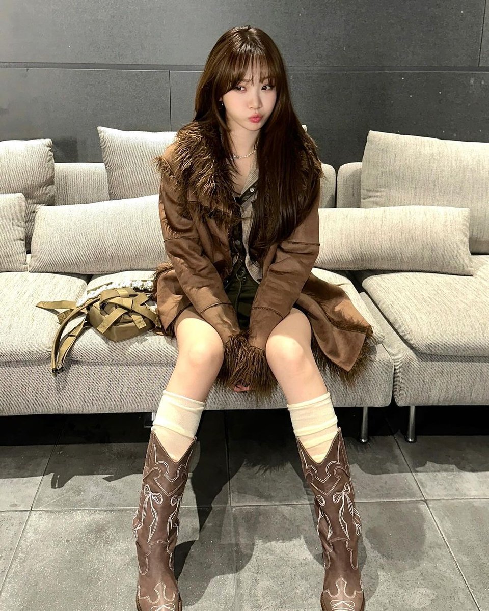 8_chaechae_0's tweet photo. I will come back ✈️ 💙
#KIMCHAEWON 
 #chaechae            
#instagram https://t.co/XQ3WzSyKA5