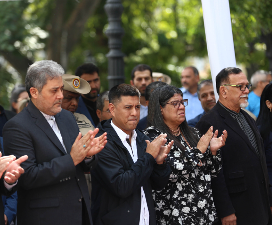 PartidoPSUV's tweet photo. Develan mural conmemorativo al general iraní Qasem Soleimaní https://t.co/lsShCecG1w  

#PuebloLegisladorDePaz
https://t.co/agKqI6eyWJ