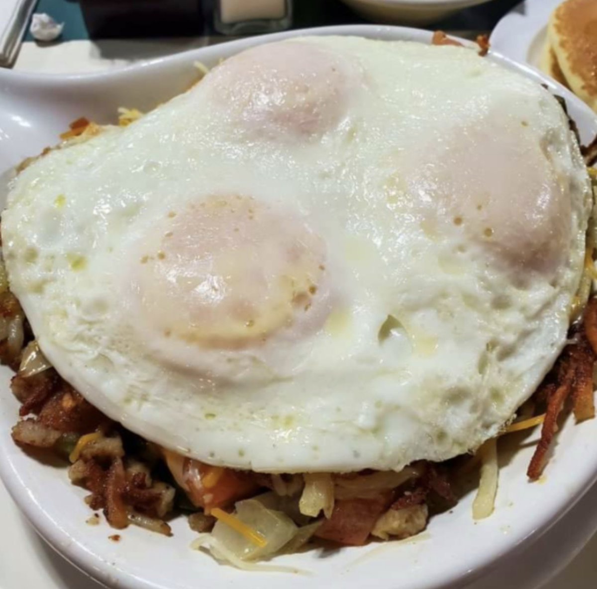OakPancake's tweet photo. At last, my love has come along, my hungry days are over 😆🍳 #BreakfastSkillet #Foodies https://t.co/24UFeB6prl