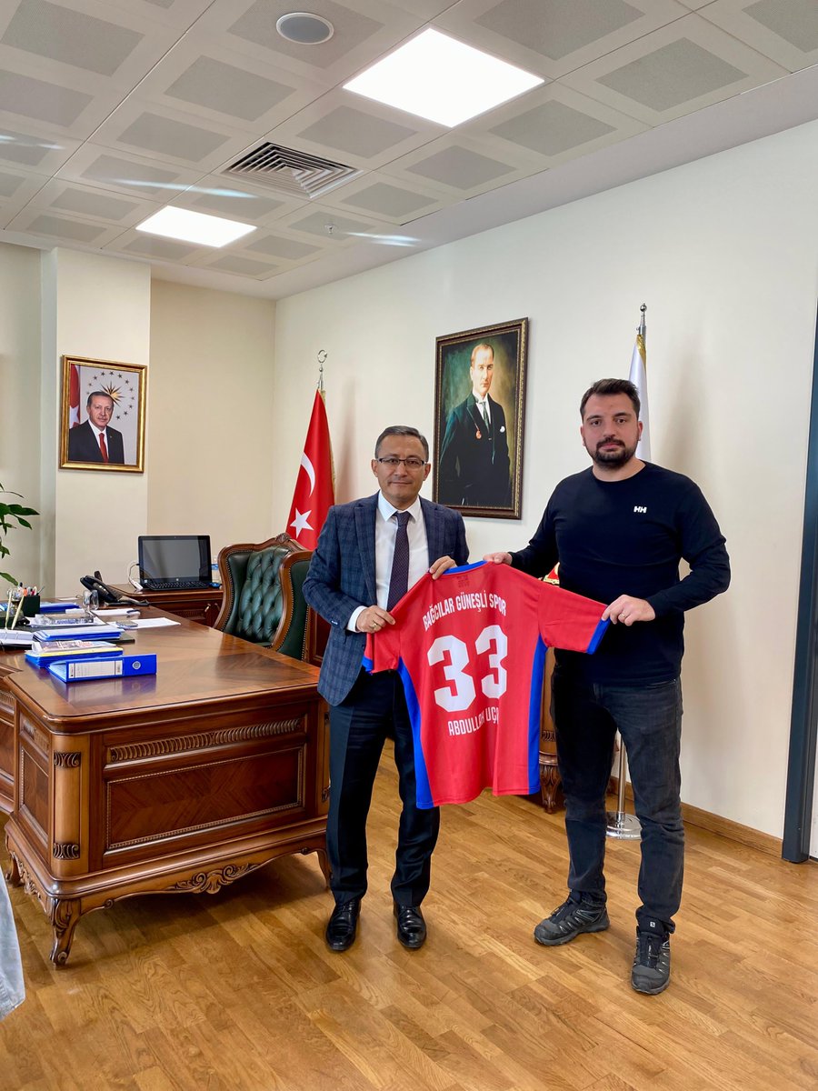 Bağcılar Güneşli Spor Kulübü Başkanı Sefa İPEK, Kaymakamımız Abdullah UÇGUN’u makamında ziyaret etti. Nazik ziyaretleri için teşekkür ederiz.