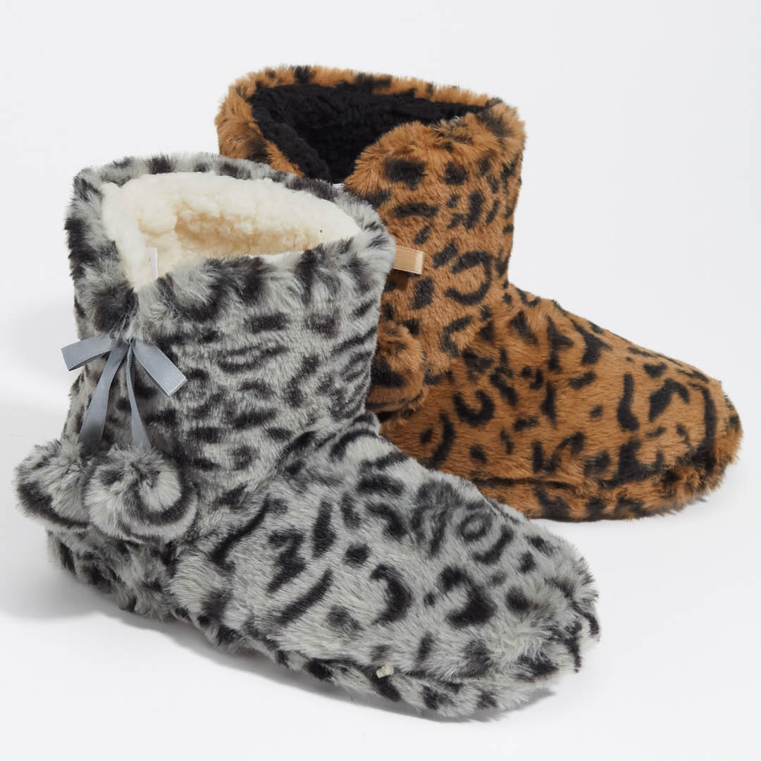 Lounge like the queen of the jungle with these seriously cute, seriously soft slipper boots, all you need for a safari of snugness! Shop now: pavers.co.uk/products/galop… #slippers #slipperboots #comfort #pavers #shoes