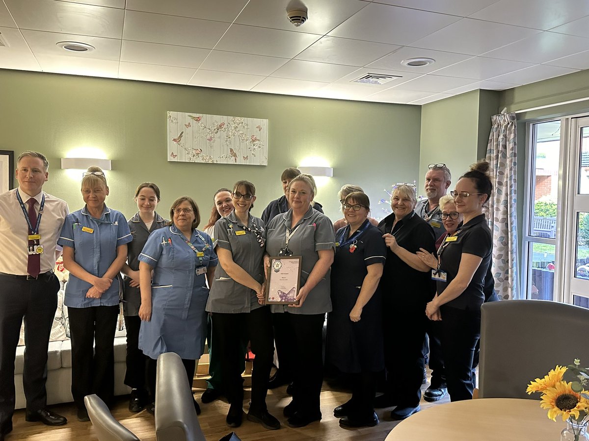 👏🏼👏🏼👏🏼Well deserved winners of the Chief Executive Award for December. Ward 2 are a truly fabulous team 🤩#FNCH @UHDBTrust @ClareHicklin @ClareWa86858874