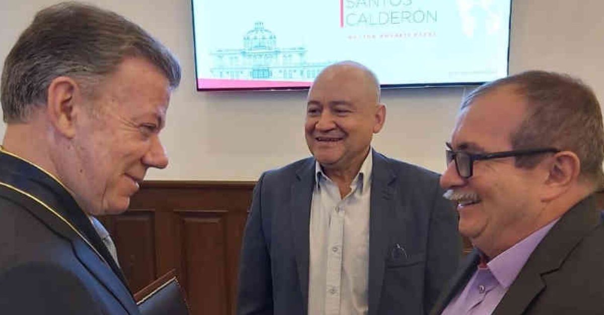 JuampaSantos's tweet photo. Escandalizados con la lista de Epstein, ¿pero callados con las violaciones de los pedofilos de las FARC? https://t.co/MX2qKGJQPX
